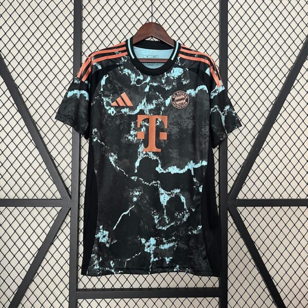 Bayern München 2024-2025 away game